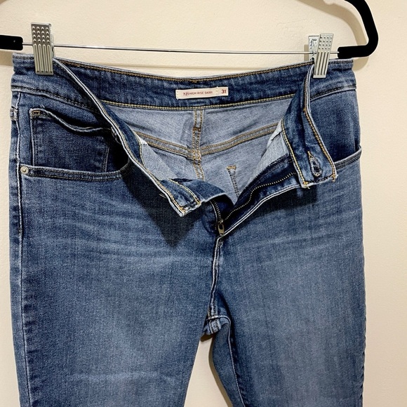 Levi's 721 High-rise Skinny Red Tag Denim Jeans, Size 31 - Picture 10 of 15